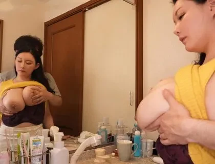 Vợ tôi và cậu em trai thân mật trong phòng tắm